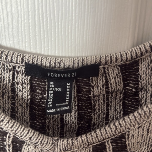 NWOT Forever 21 Black and Gray Ribbed Crop Tank Top size medium - Picture 2 of 3